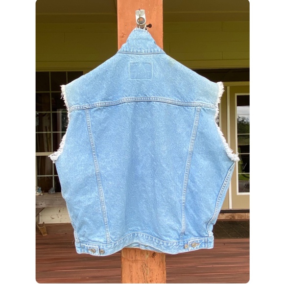 Vintage International Denim Light Wash Vest • Button Front • Trucker Fit - M/L - Picture 5 of 10